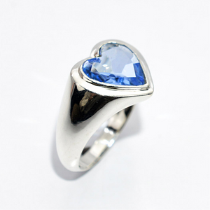 BLUE QUARTZ HEART RING