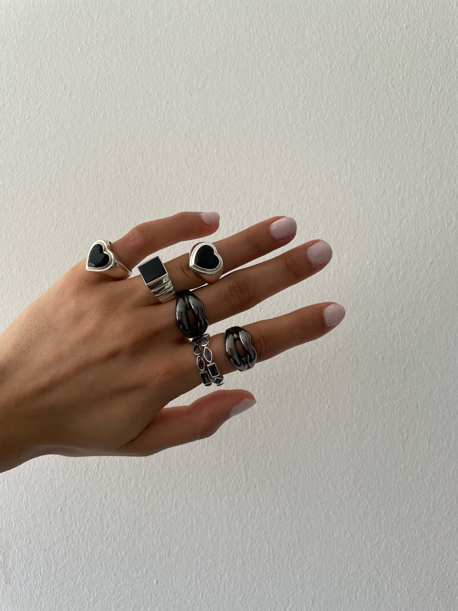 BLACK ONYX HEART RING