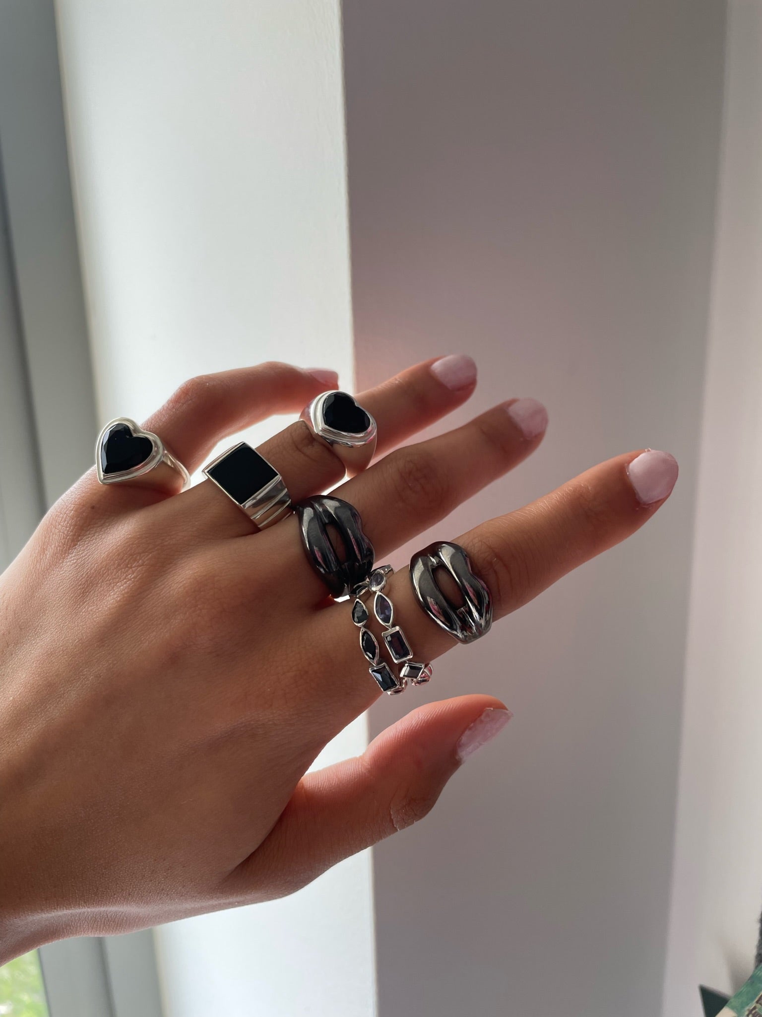 BLACK ONYX HEART RING