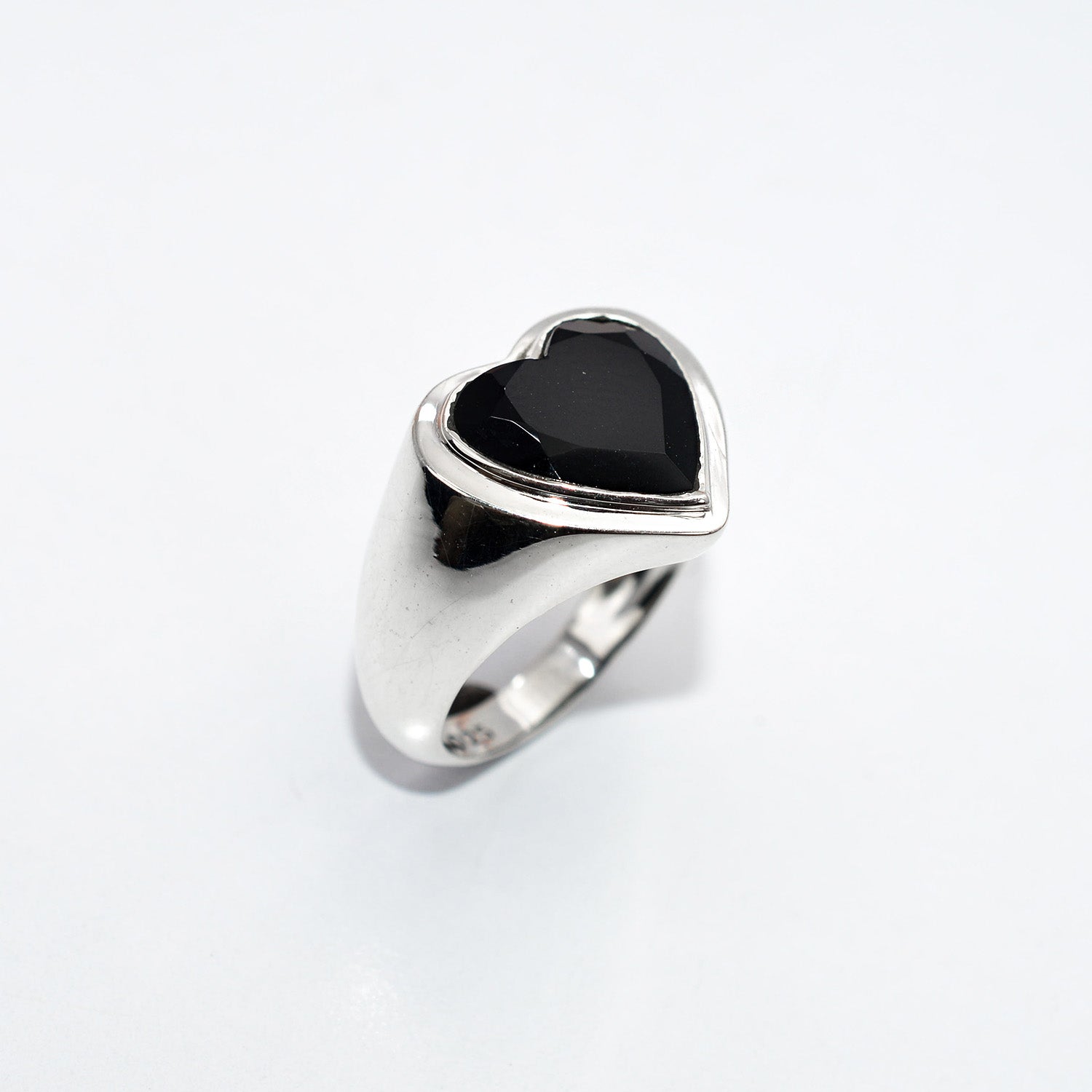 BLACK ONYX HEART RING