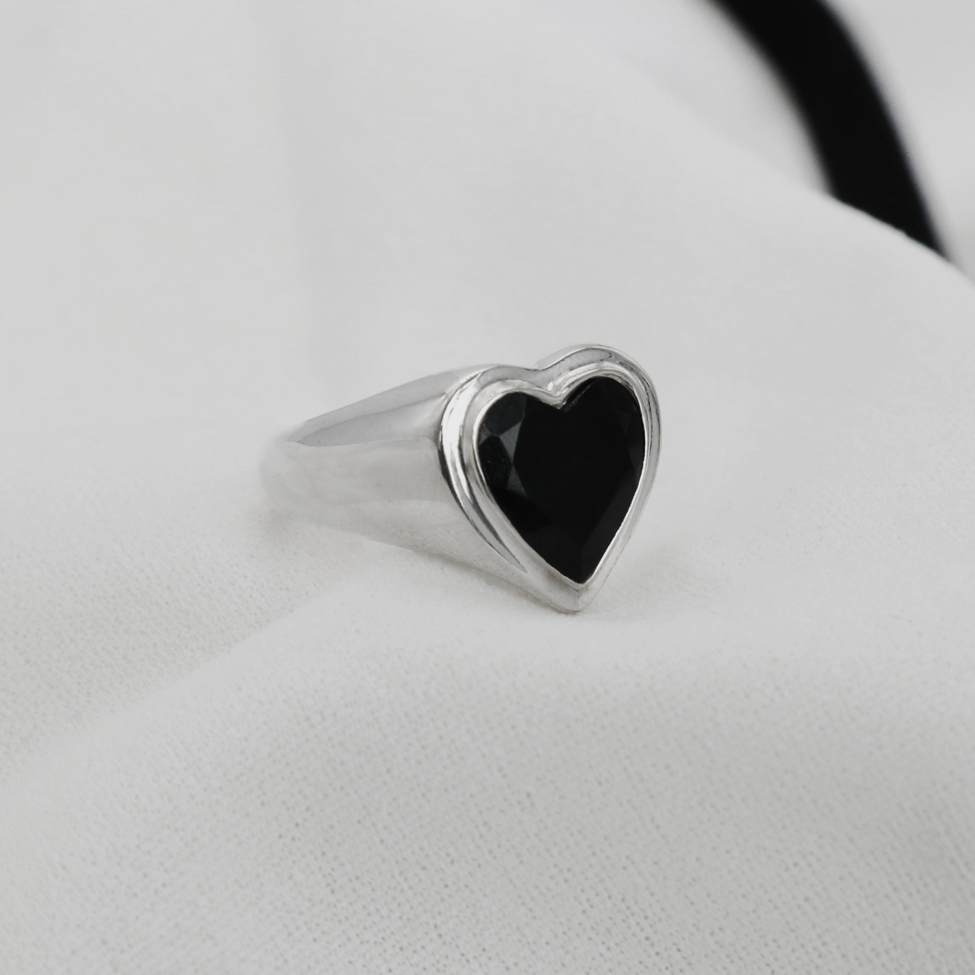 BLACK ONYX HEART RING