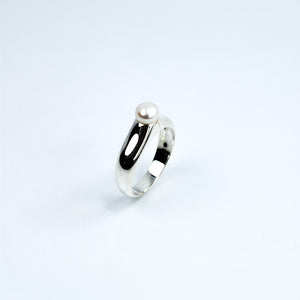 CLASSY LADY PEARL RING