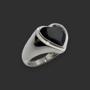 BLACK ONYX HEART RING