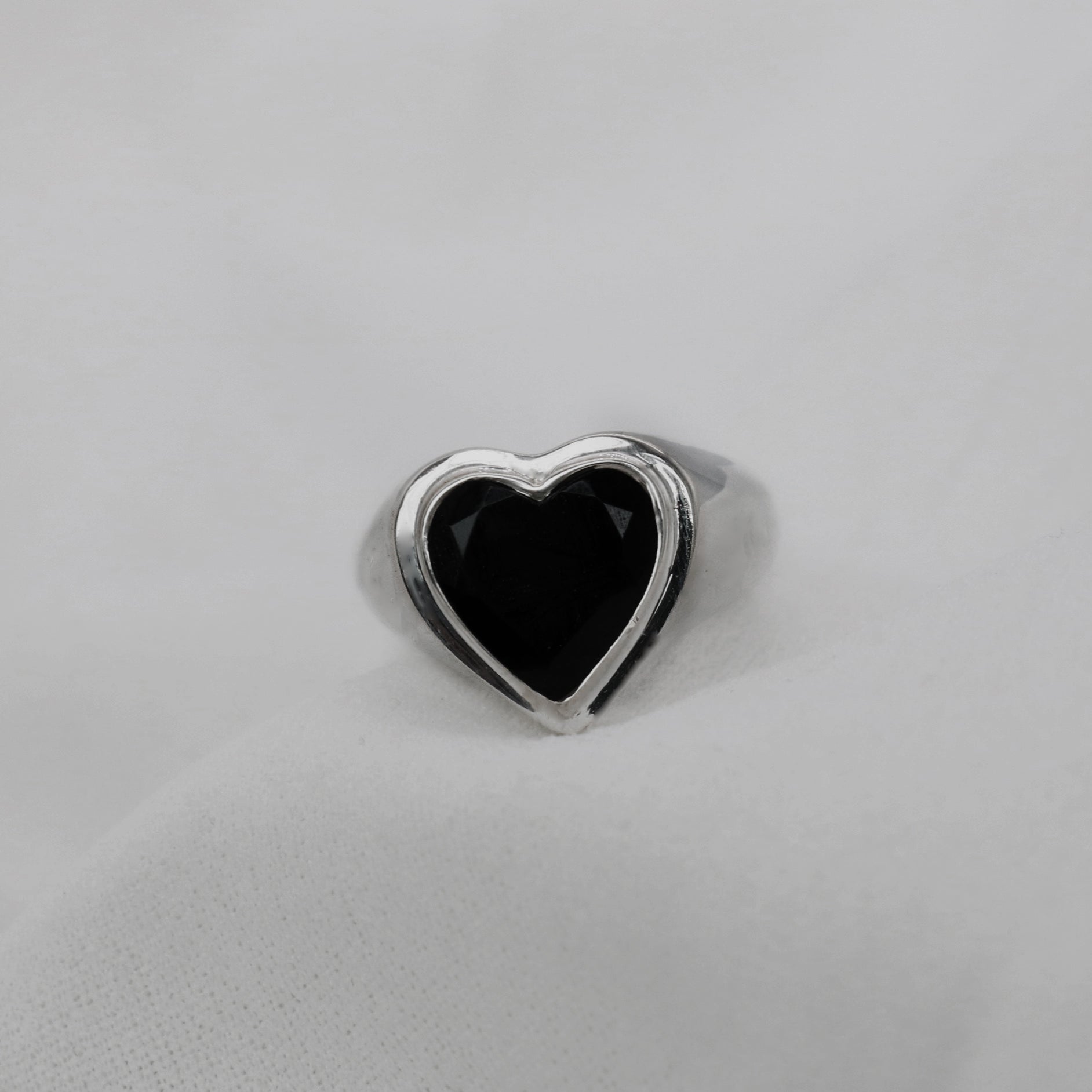 BLACK ONYX HEART RING